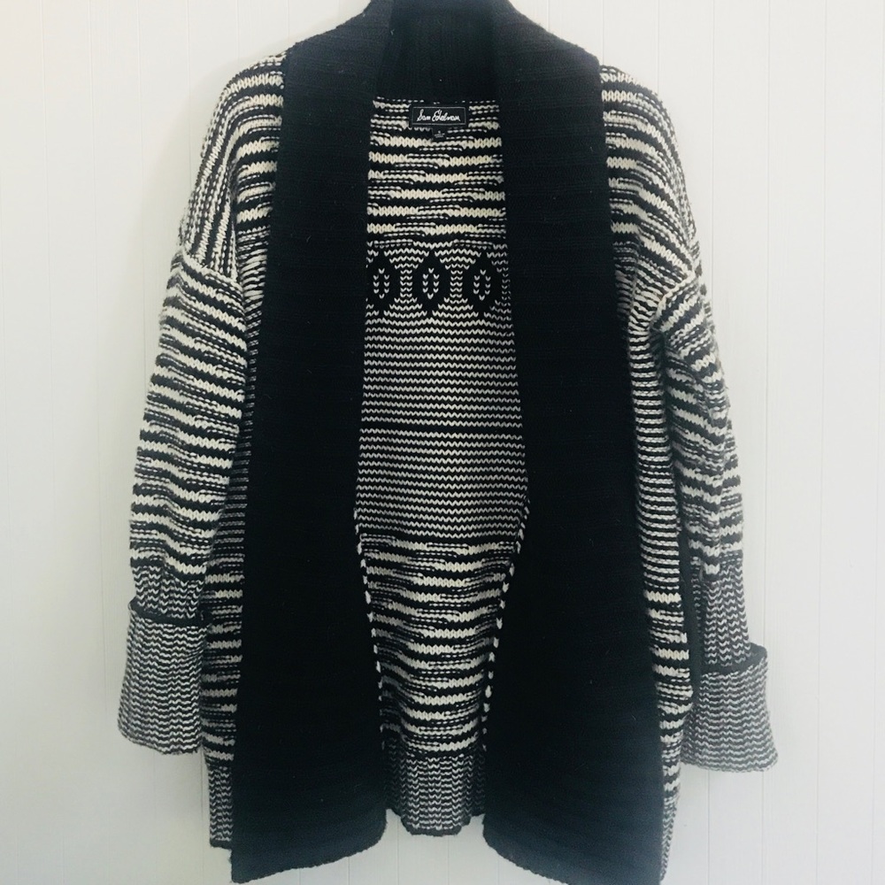 Black & white patterned cozy shawl collar cardigan